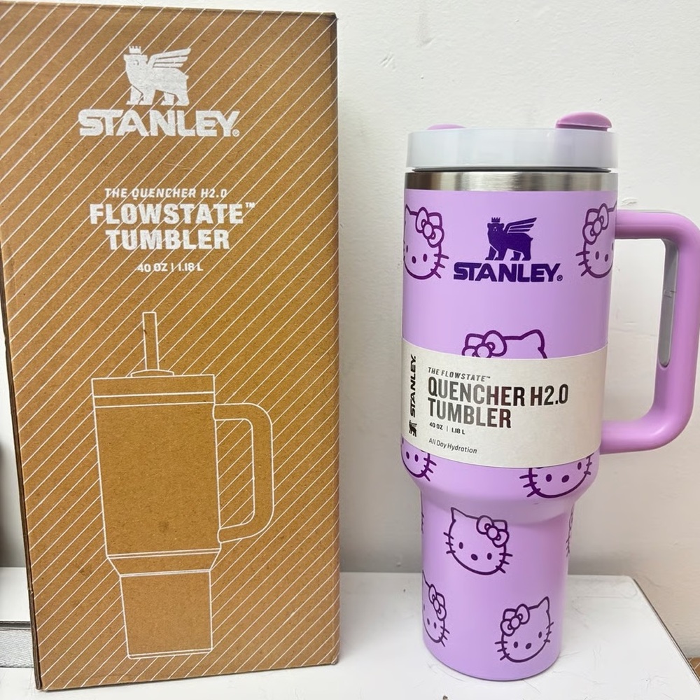 Stanley x Hello Kitty purple Exclusive 40oz cold cup straw cap bottle matte gray